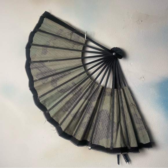 One of a Kind army fatigue folding fan - Picture 3 of 4